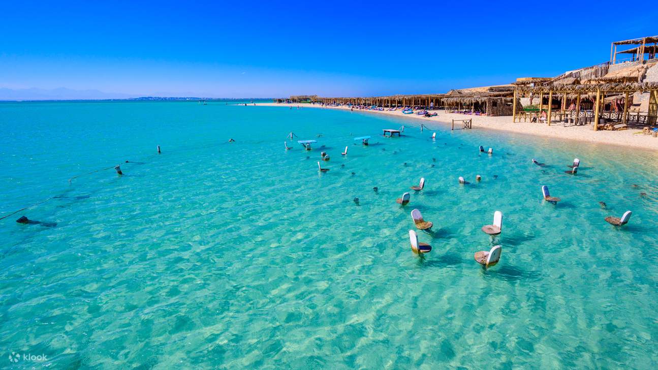 Shallow turquoise lagoon at Paradise Island